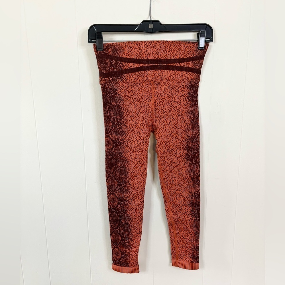 Free People Movement pink patterned cropped leggings size XS